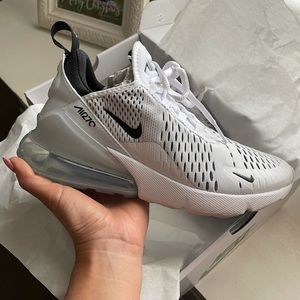 Nike women’s air max 270